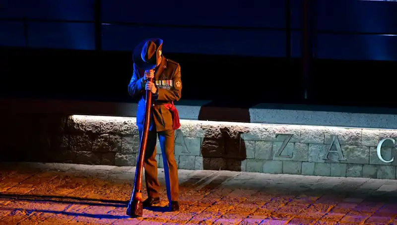 Anzak Koyu'nda Duygusal Bir Anma: Şafak Ayini Detayları