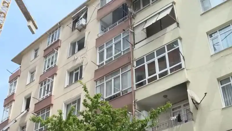İstanbul'da Kolonları Patlayan Sitesi Neden Tahliye Edildi?