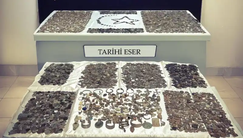 Sınırda Tarihi Eserlere Dev Operasyon: 12.770 Parça Ele Geçirildi