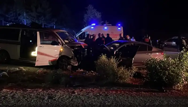 Ters Yön Faciası: Kafa Kafaya Çarpışma Can Aldı ve Yaraladı