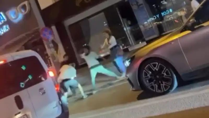 Cadde Boks: Şehrin Ortasında Yumruklar ve Heyecan Dolu Anlar