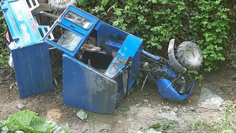 Kontrolden Çıkan Pat Pat Dereye Devrildi: 2 Yaralı Son Dakika