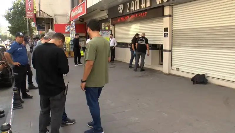 Güpegündüz Cadde Ortasında Kuyumcu Soymaya Çalıştılar: O Anlar Kamerada
