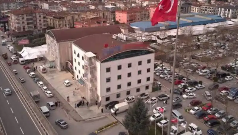 Deprem Mühürlü Özel Hastane: 'Perde Betonları Kesildi' İddiası Şok Etti