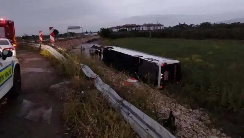 Manisa'da Yolcu Otobüsü Kazası: Yaralıların Durumu Gündem Olsa da Kaza Anı Korkutucu