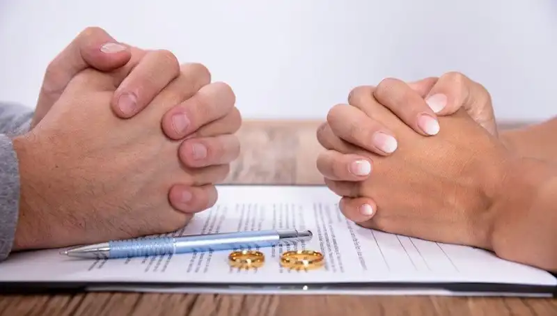 Yargıtay'dan Evlilikte Yetki Tartışması: Eşinin Rızası Olmadan Mal Satışı Mahkumiyeti